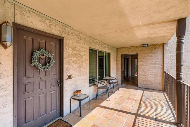 Building Photo - 505 W 7th St