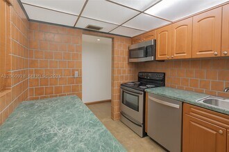 Building Photo - 8760 SW 133rd Ave