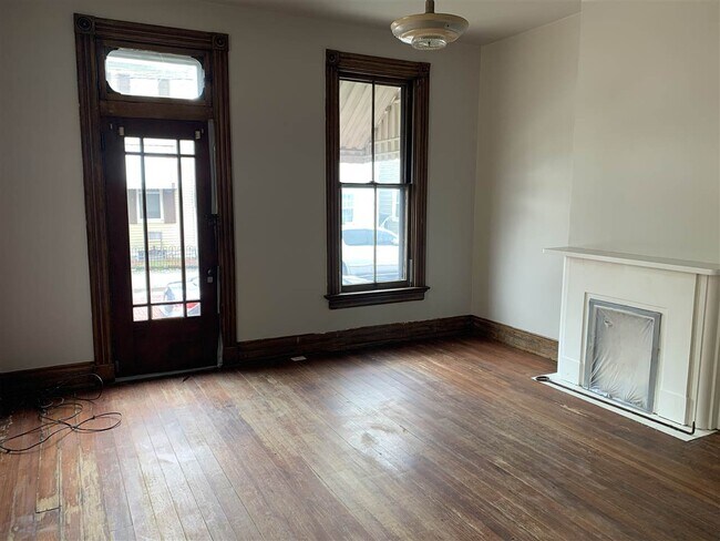 Building Photo - 929 Boone St