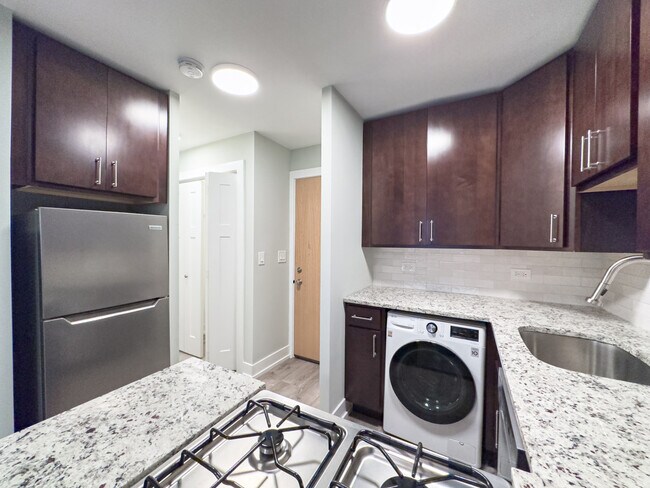 Foto del edificio - 448 W Barry Ave