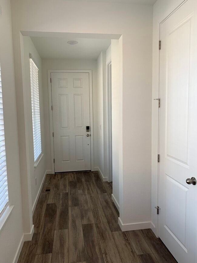 Foto del edificio - 8993 Redfield Ln