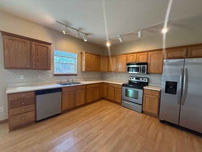 Foto del edificio - Beautiful 2 Bed, 2 Bath Luxury Condo - May Promo -Apply Today!