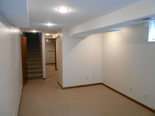Foto del edificio - 1021 N Kiger Rd