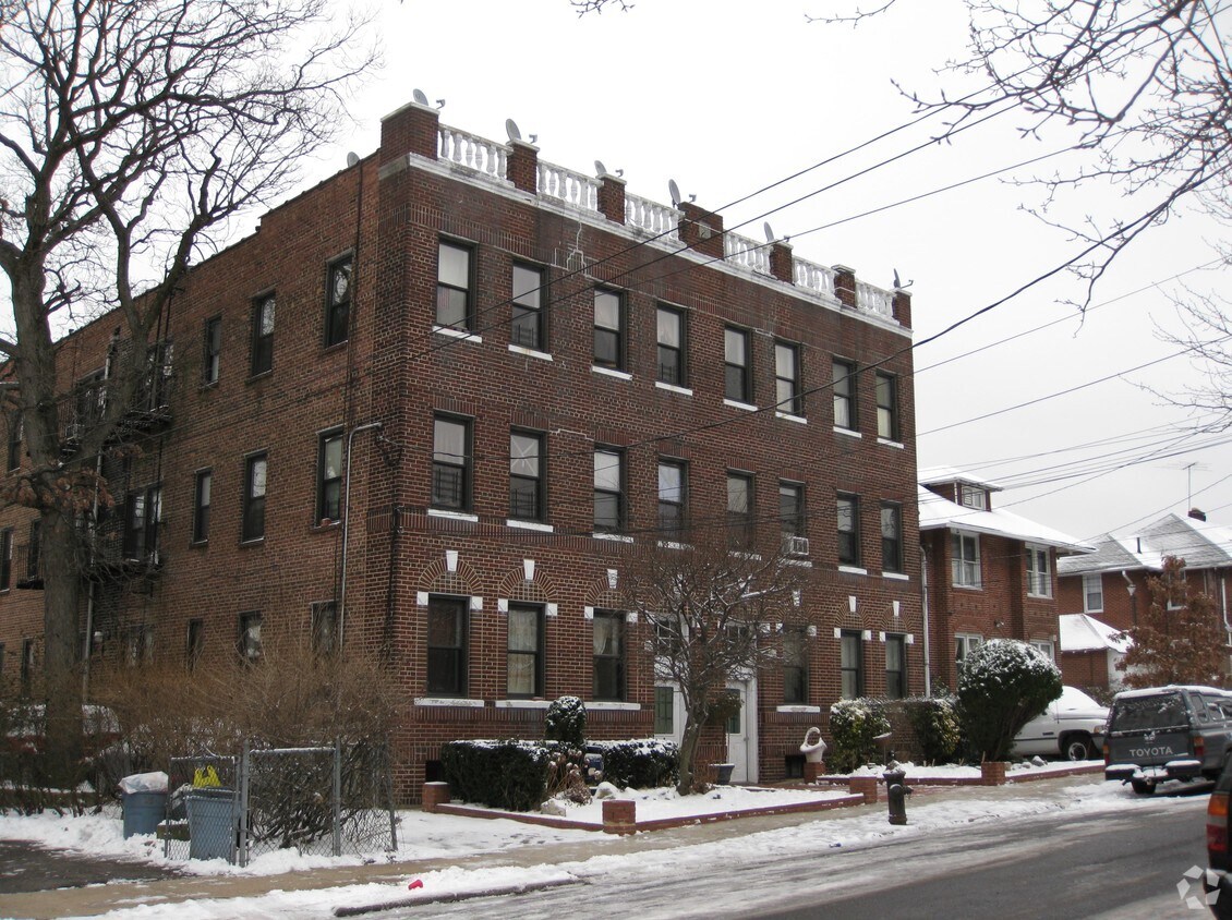 Building Photo - 1320-1322 Sage St