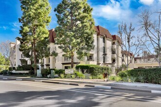 Building Photo - 5875 Friars Rd