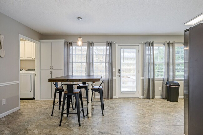 Building Photo - 23 Magnolia Ct