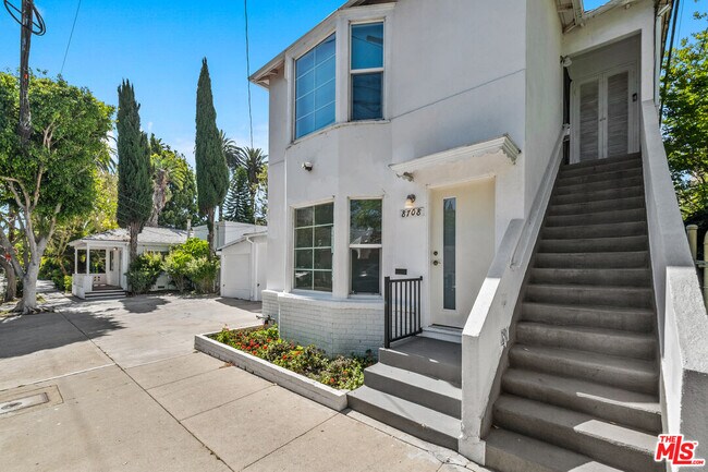 Foto del edificio - 8708 Sherwood Dr