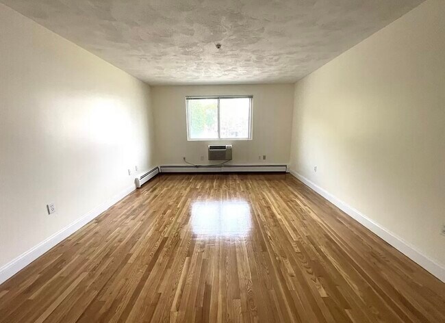 Building Photo - 6 McLean Pl