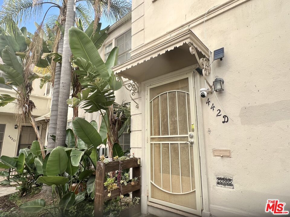 Foto del edificio - 442 N Palm Dr