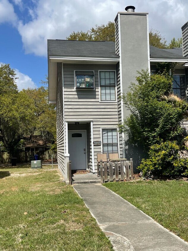 3/3 Lowcountry Living in the Heart of Park Circle - 3/3 Lowcountry Living in the Heart of Park Circle