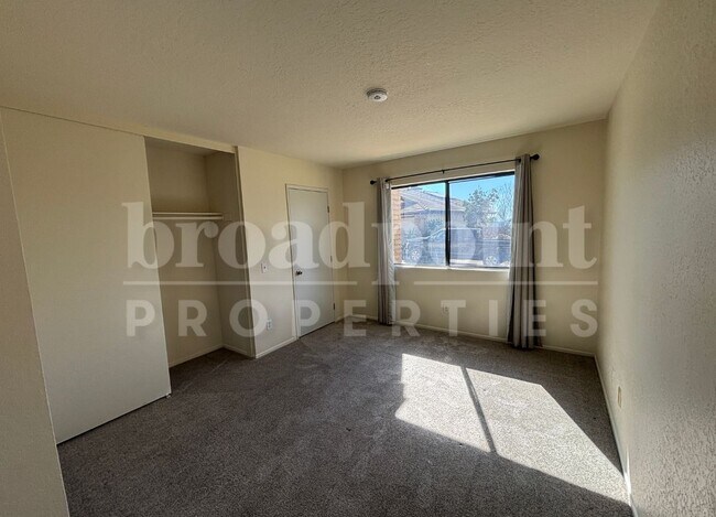 Foto del edificio - 2148 Skyview Glen