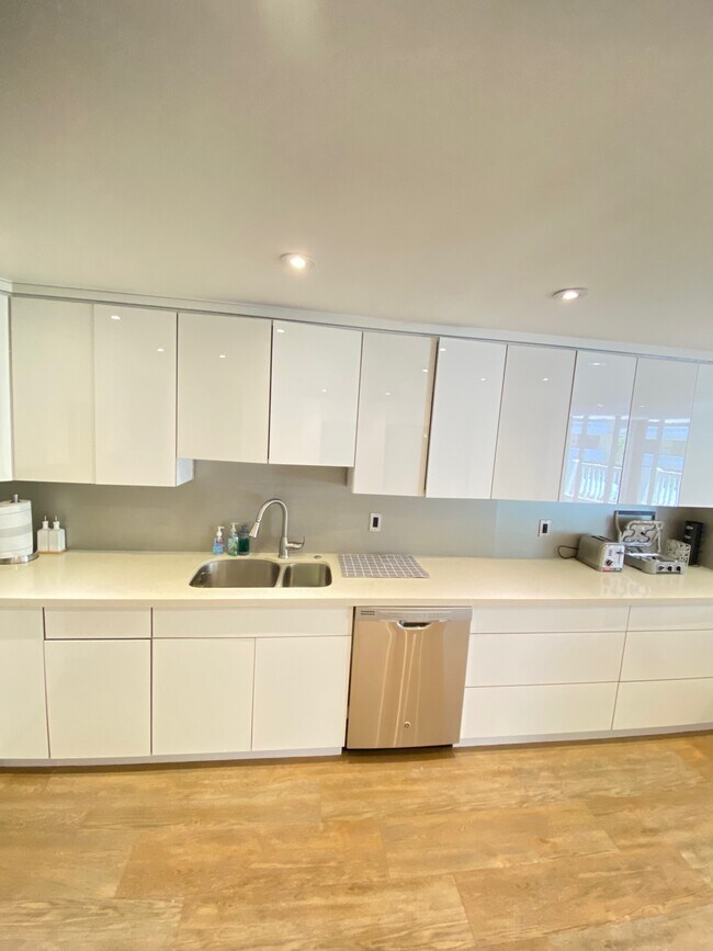 Building Photo - 9801 Collins Ave