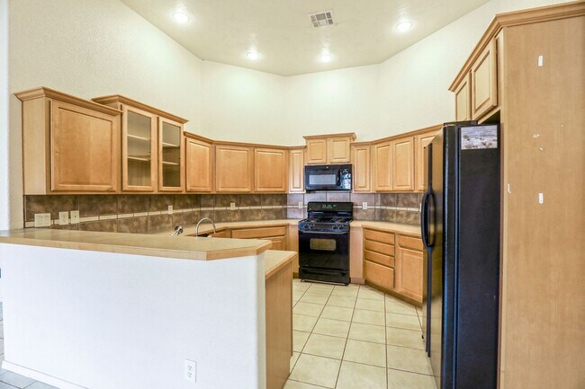 Foto del edificio - 3 Bedroom 2 Bathroom plus Office