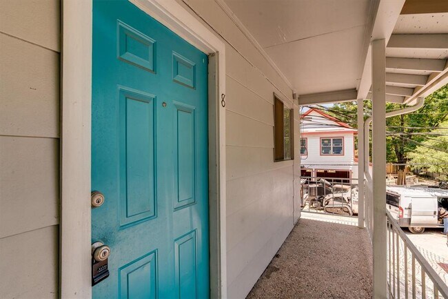 Foto del edificio - 3707 Tom Green St