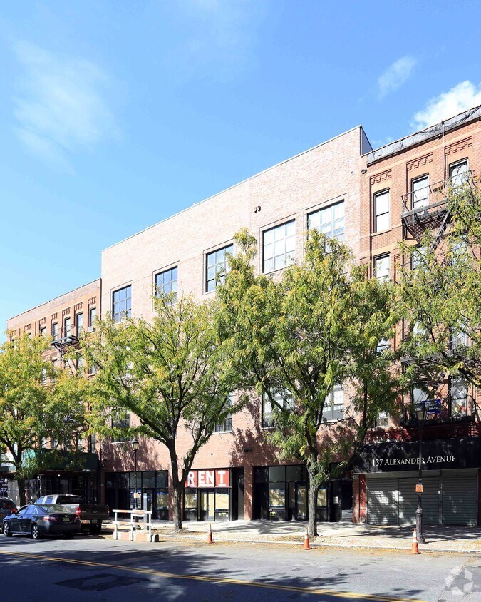Primary Photo - 135 Alexander Ave