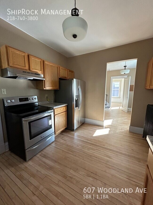 Foto del edificio - 607 Woodland Ave