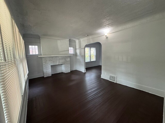 Foto del edificio - 15766 Woodingham Dr