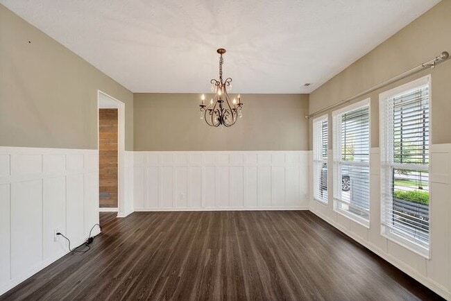 Building Photo - Quiet, comfort living in Westfield