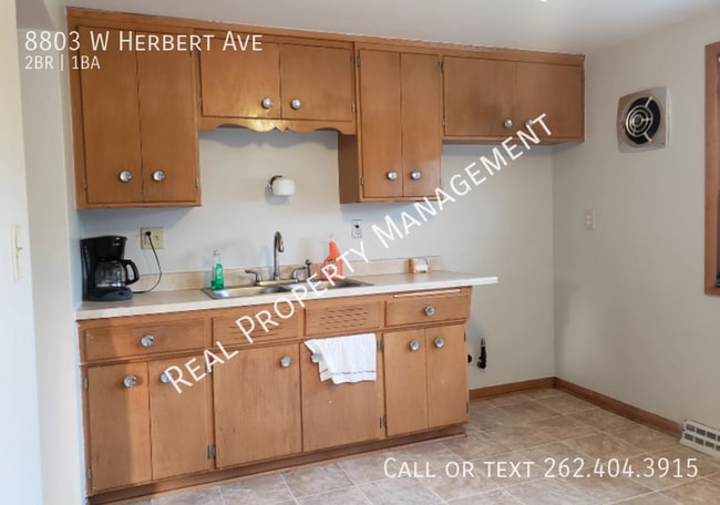 Building Photo - 8803 W Herbert Ave