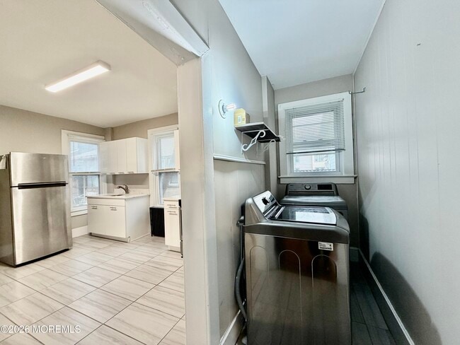 Building Photo - 512 4th Ave