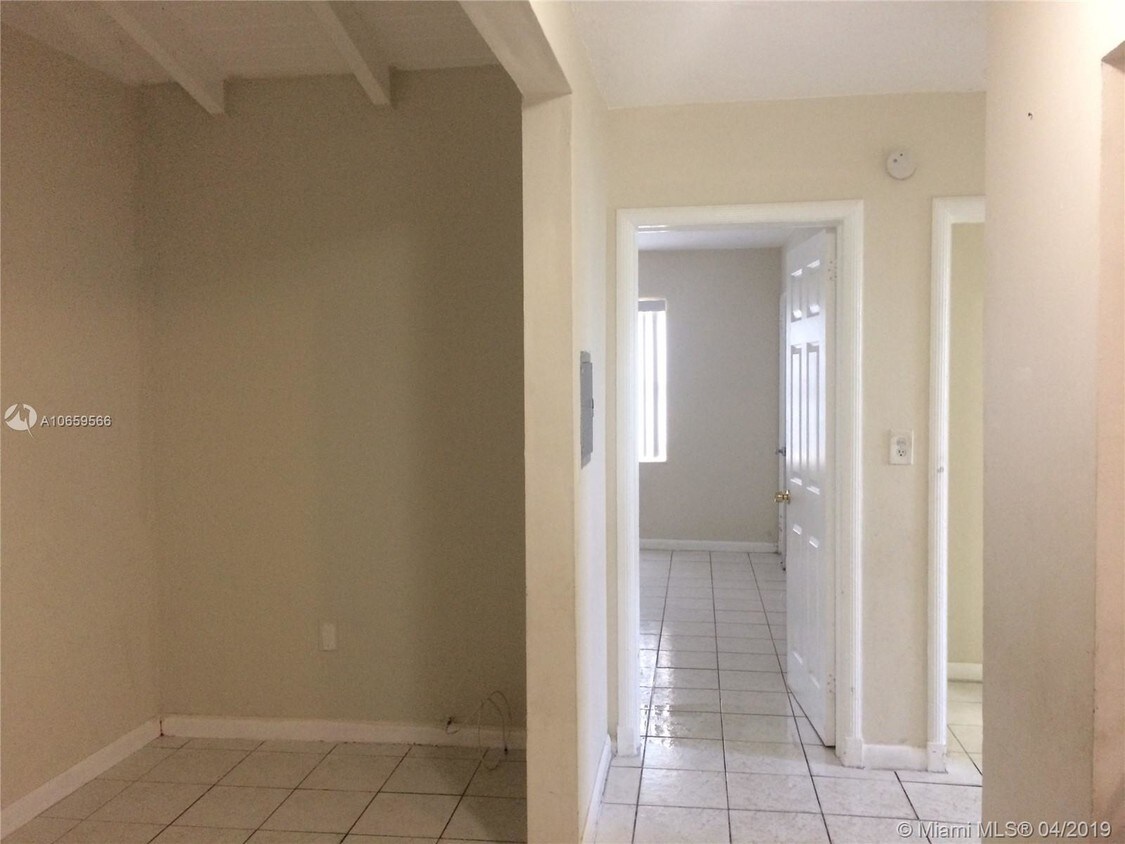 Foto principal - 2125 Bay Dr