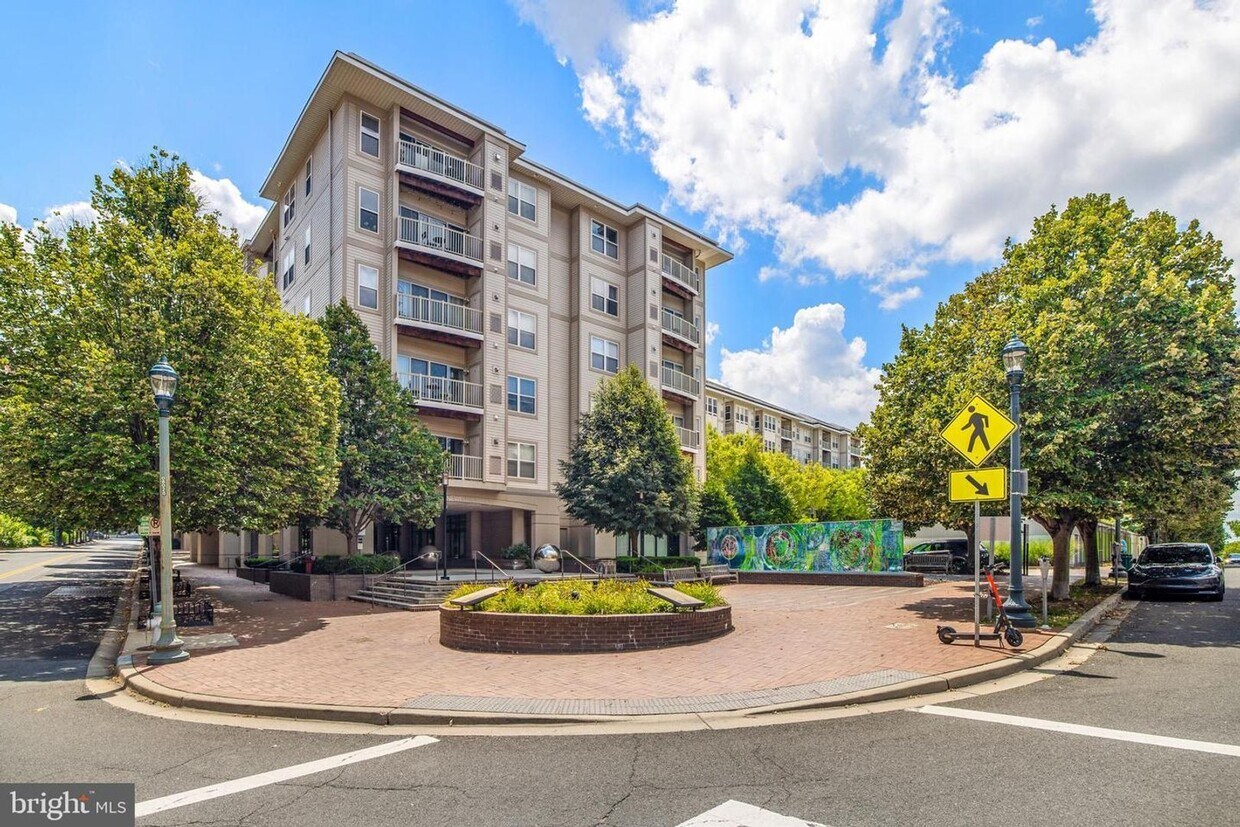 Foto principal - Top Floor Spacious One Bedroom W/Washer & ...