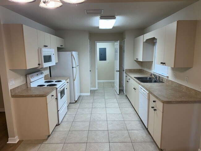 Foto del edificio - 2 Bedroom, 2 1/2 Bathroom Condo