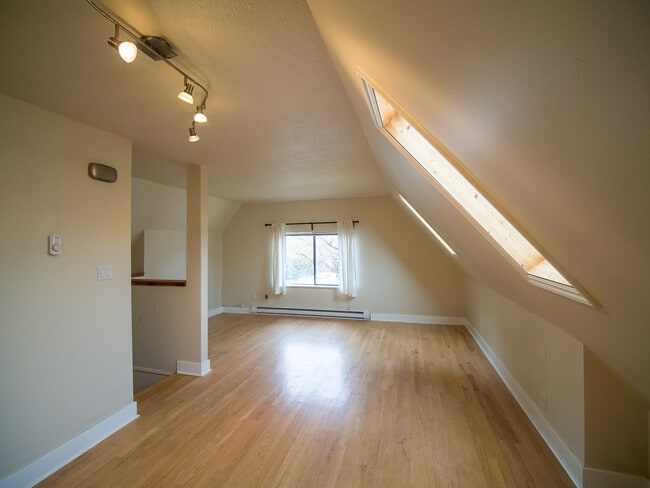 Building Photo - 1146 13th Av E