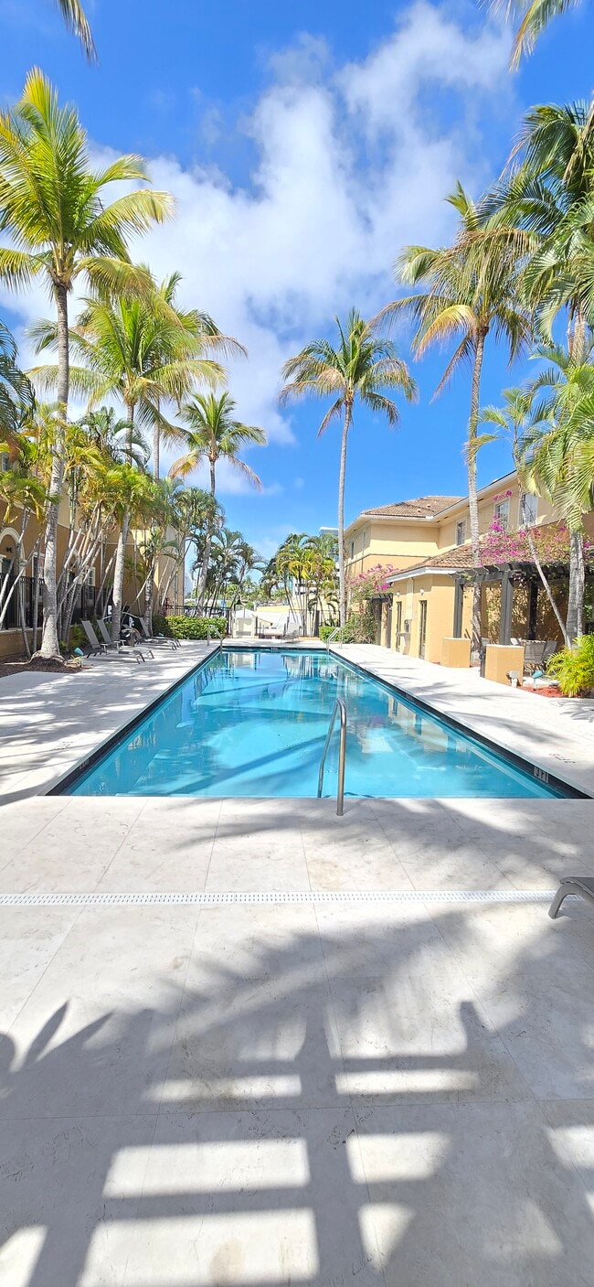 Building Photo - 2945 NE 185th St