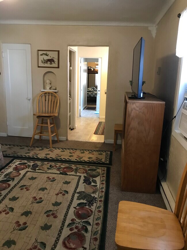 725 N Main St Unit 1, Pocatello, ID 83204 Apartments in Pocatello