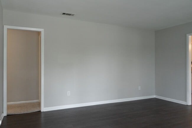Foto del edificio - 3311 Hillis Rd