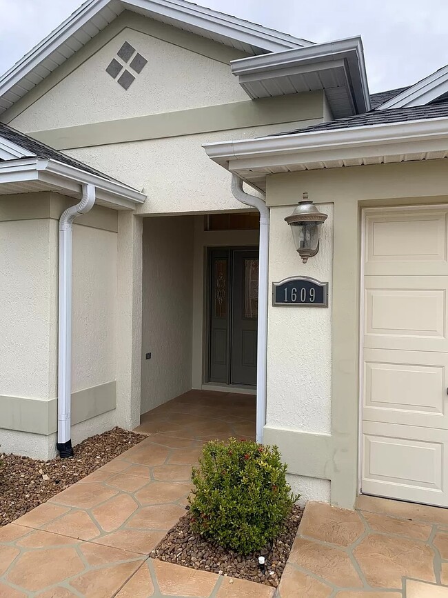Building Photo - 1609 Honeyville Ln
