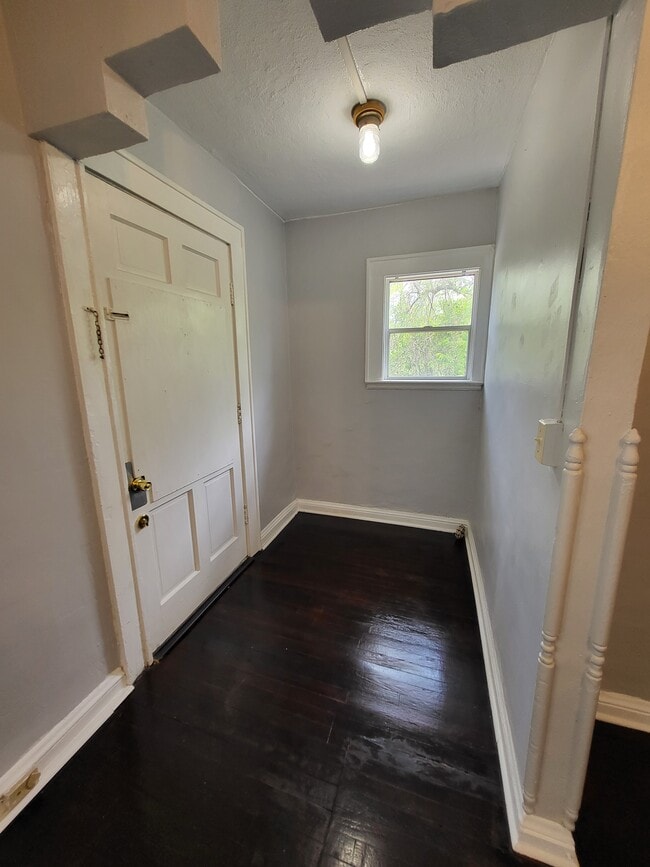 Building Photo - 1718 Pine Grove Ave