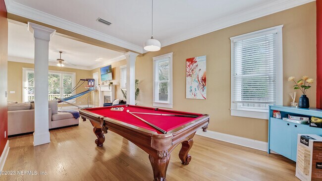 Building Photo - 128 E 9th St