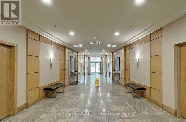 Building Photo - 5508 Yonge St