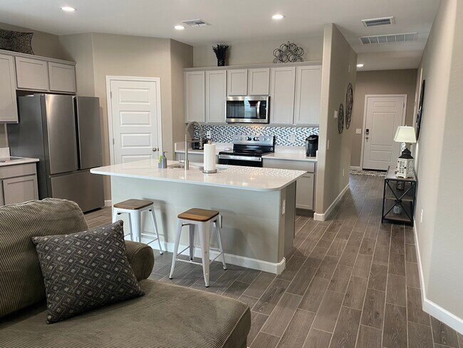 Foto del edificio - 24085 W Ripple Rd