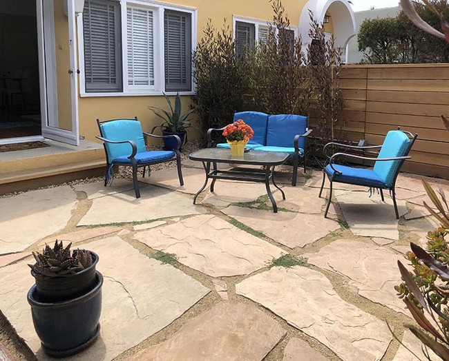 Private yard/patio - 1443 Centinela Ave