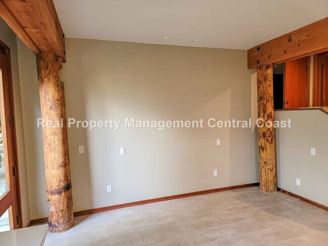Building Photo - AVAILABLE NOW - Beautiful Studio With Views