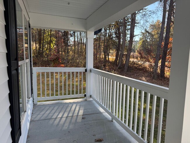 Foto del edificio - Lux Three Bedroom Townhouse in Sherrills Ford