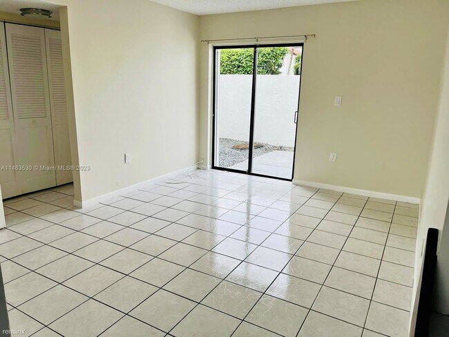 Building Photo - 3 br, 2.5 bath House - 1341 SW 124th Ct # 4-E