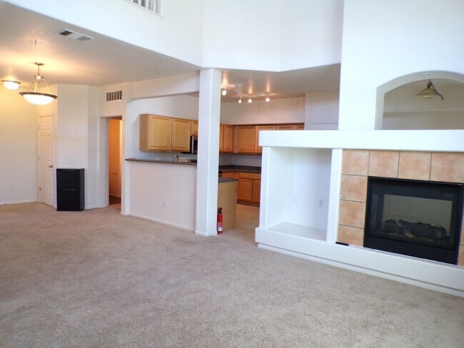 Building Photo - Spacious 2-Bed, 2.5-Bath Condo in Cherry C...