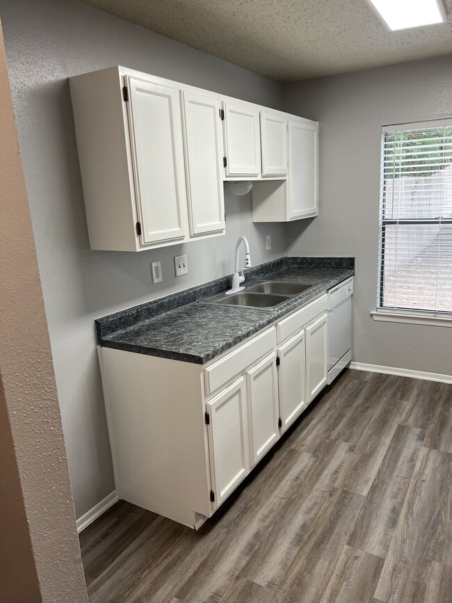 Building Photo - 9713 Village Briar