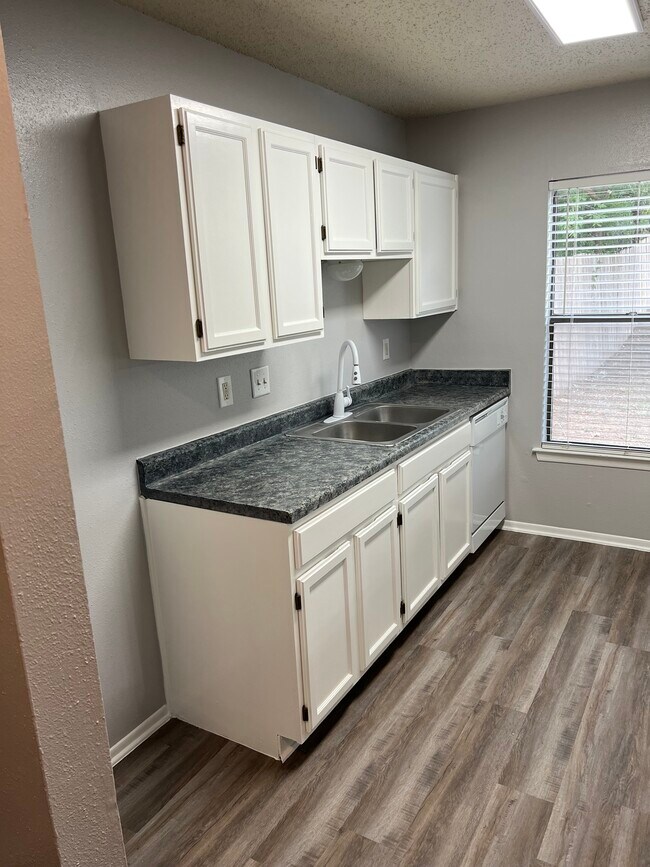 Foto del edificio - 9713 Village Briar