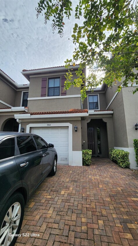 Foto principal - 3364 NW 10th Ave