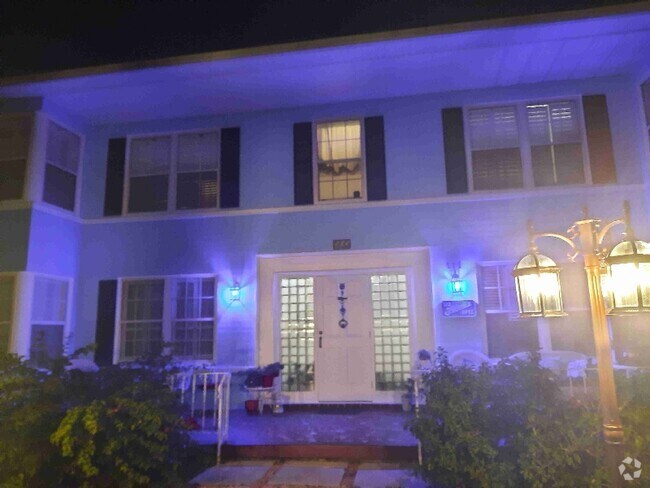 Building Photo - 512 Phoenix Ave