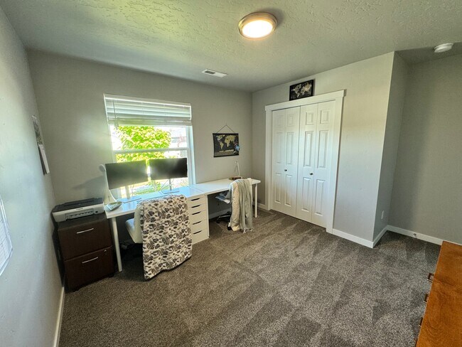 Foto del edificio - 6580 S Birch Creek Ave
