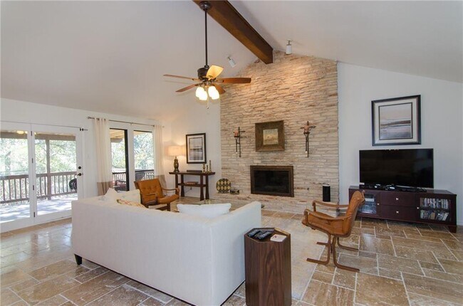 Foto del edificio - 1353 Lost Creek Blvd