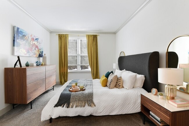 Interior Photo - Carraway