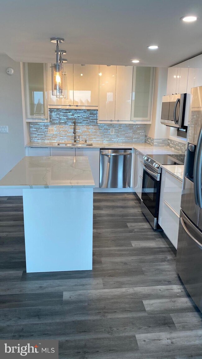 Foto del edificio - 1420 Locust Street Unit 14R