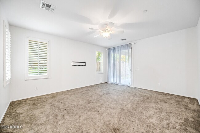 Foto del edificio - 2554 E Vermont Dr